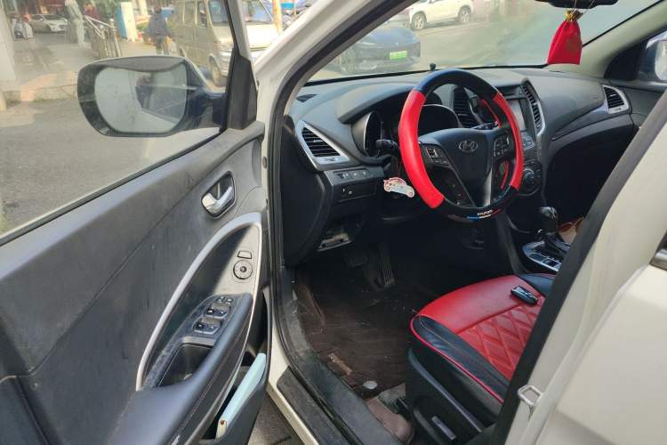 Used Hyundai Santa Fe 2015 2.0T Automatic Two-Wheel Drive Smart Version 5 Seats
