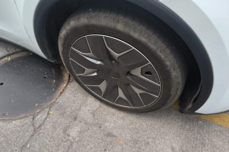 Used Tesla Model Y L 2025 Model Long-Range All-Wheel-Drive Version
