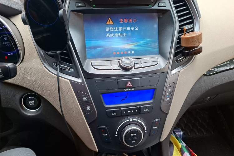 Used Hyundai Santa Fe 2013 2.4L Automatic Two-Wheel Drive Smart Version Audio And AC Panel