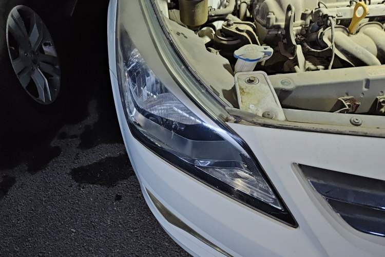 Used Hyundai Verna (older generation) 2014 1.4L Manual Smart GLS Trim Right Front Headlight