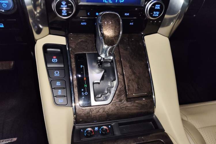 Used Toyota Vellfire 2020 Dual-Engine 2.5L Black Gold Limited Edition
