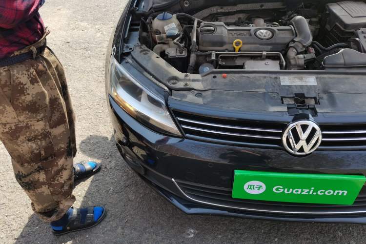 Used Volkswagen Sagitar 2012 1.4TSI Automatic Luxury Edition Right Front Headlight