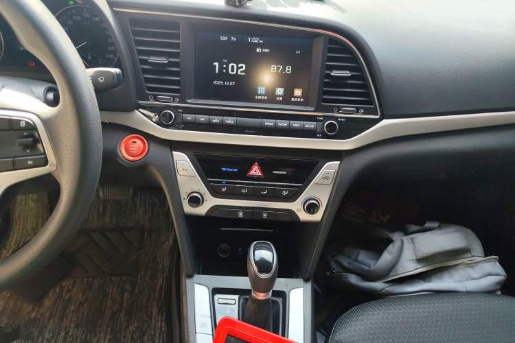 Used Hyundai Elantra (6th Generation / Lingdong) 2016 1.6L Automatic ZhiXuan – Elite Version Audio And AC Panel