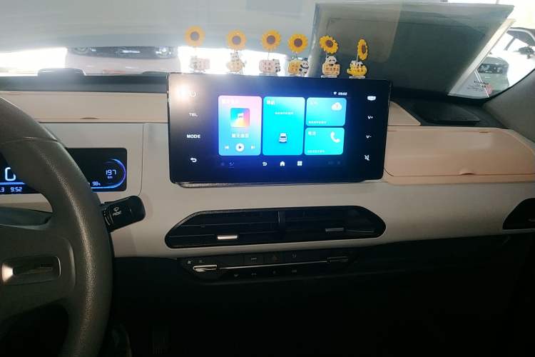 Used Geely Galaxy Panda 2024 Panda Mini 200km Endurance Bear Audio And AC Panel