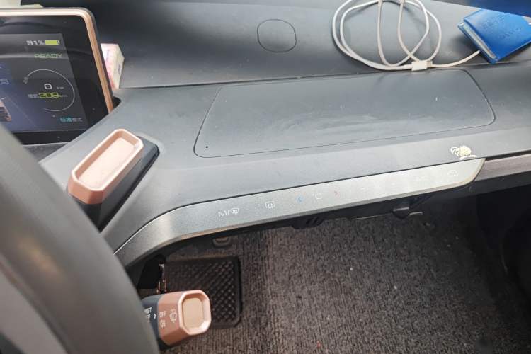 Used Baojun E200 2018 Intelligent Driving Edition Audio And AC Panel