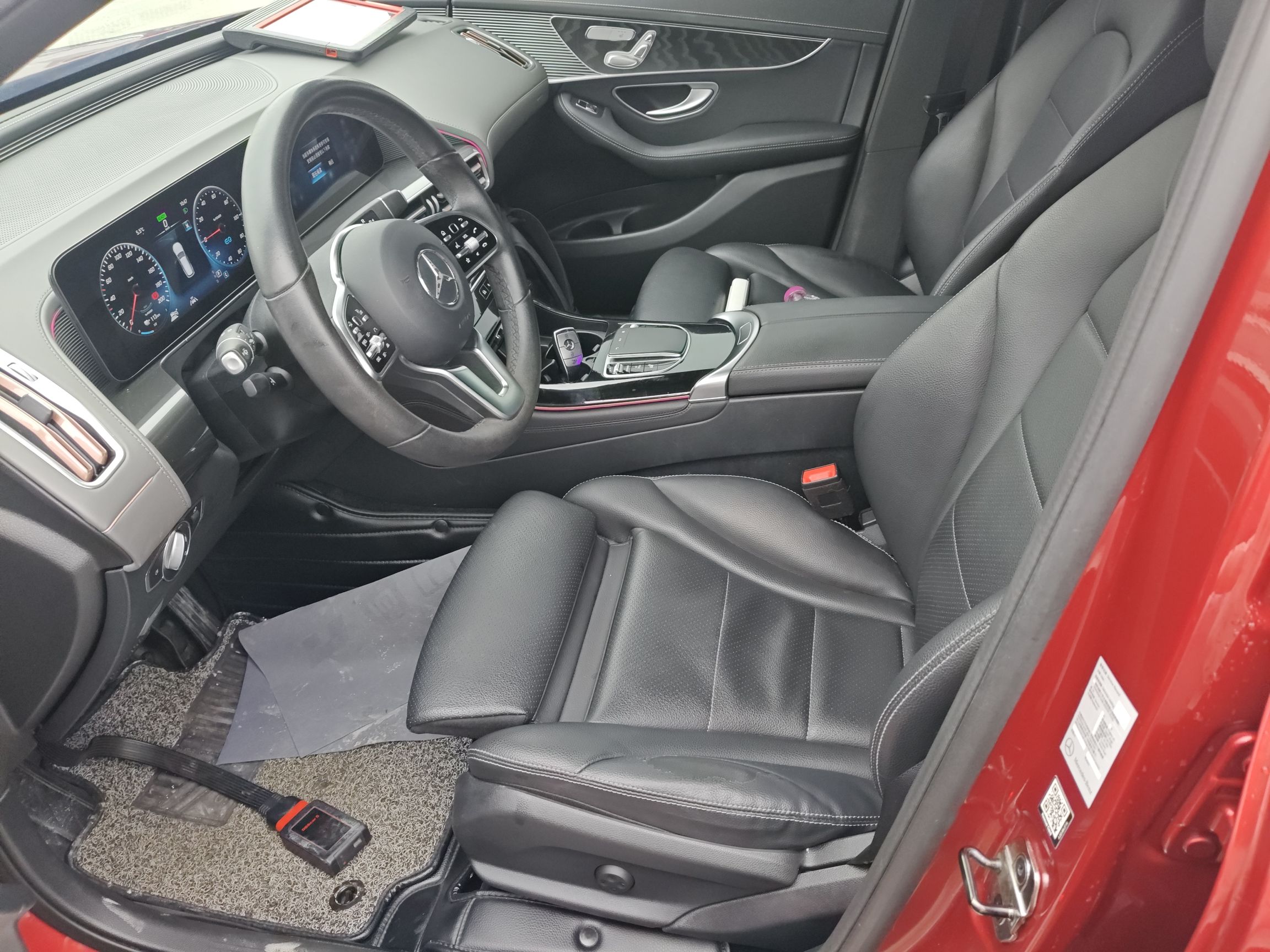 Переднее сиденье в автомобиле