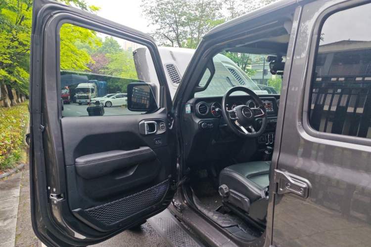 Used Jeep Wrangler 2019 2.0T Sahara 4-Door Version China V Standard
