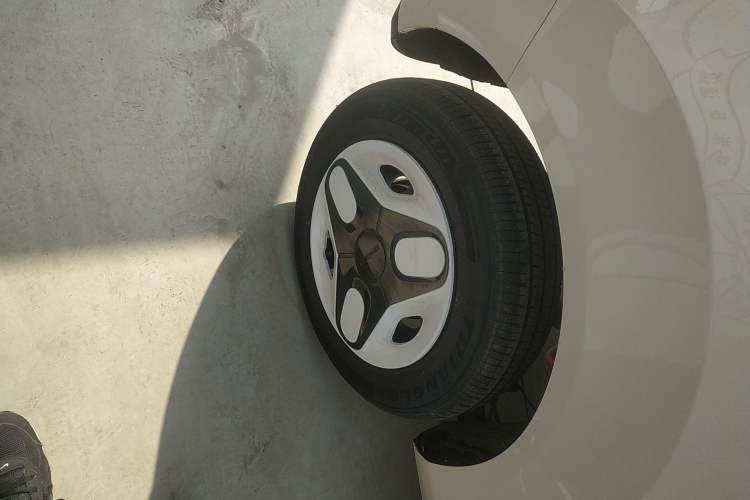 Used Geely Galaxy Panda 2025 210 km – Yuanqi Bear Right Rear Wheel Hub