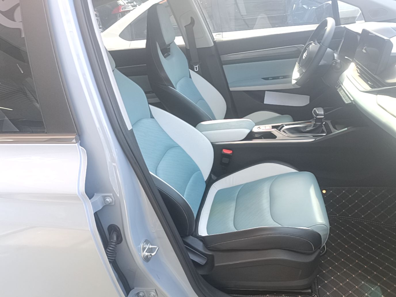 Geely Auto Emgrand S 2022 1.4T CVT Crossover Player Edition — снимка 19