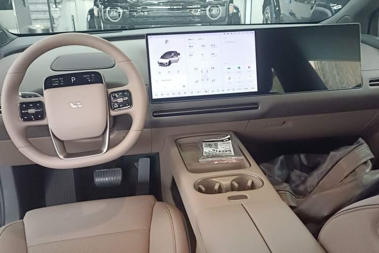 Used Li Auto i6 2025 Model Two-Wheel-Drive Standard Type
