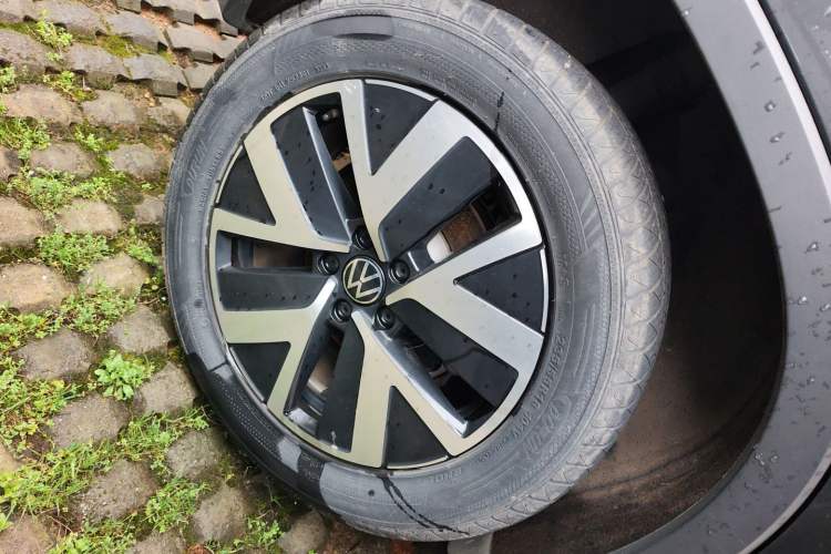 Used Volkswagen Tayron 2023 280TSI Two-Wheel-Drive Luxury Plus Advanced Version Right Rear Wheel Hub