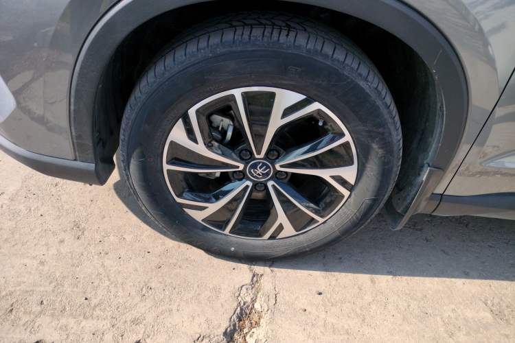 Used BYD Song Pro New Energy 2025 Second-Generation DM-i 75KM Leading Edition Left Front Wheel Hub