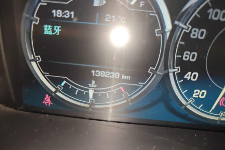 Used Jaguar XJ 2014 XJL 3.0 SC Two-Wheel-Drive Panoramic Business Edition Odometer Close Up