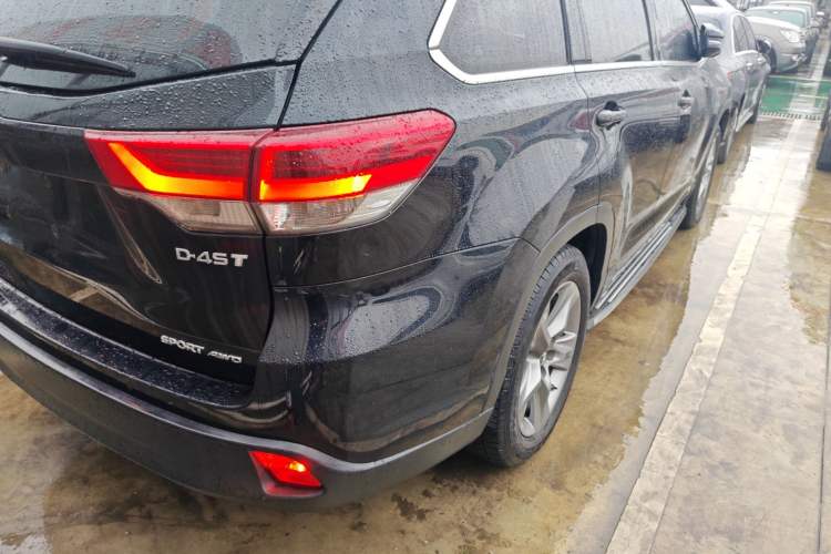 Used Toyota Highlander 2018 2.0T Four-Wheel Drive Luxury Edition 7 Seats China V Emission Standard
