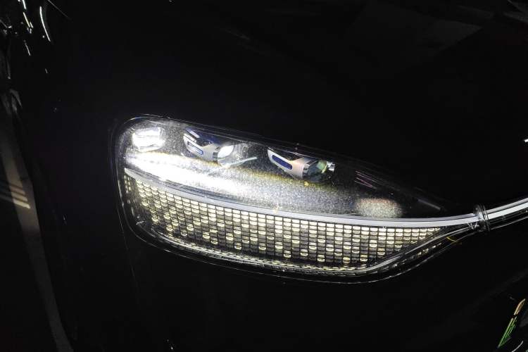 Used Hima AITO M9 2025 Extended-Range Ultra Version 52 kWh 6-Seater
