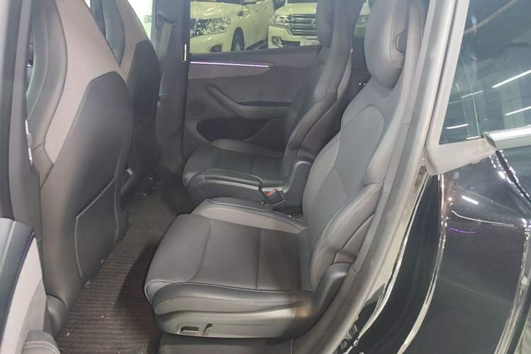 Used Tesla Model Y L 2025 Model Long-Range All-Wheel-Drive Version
