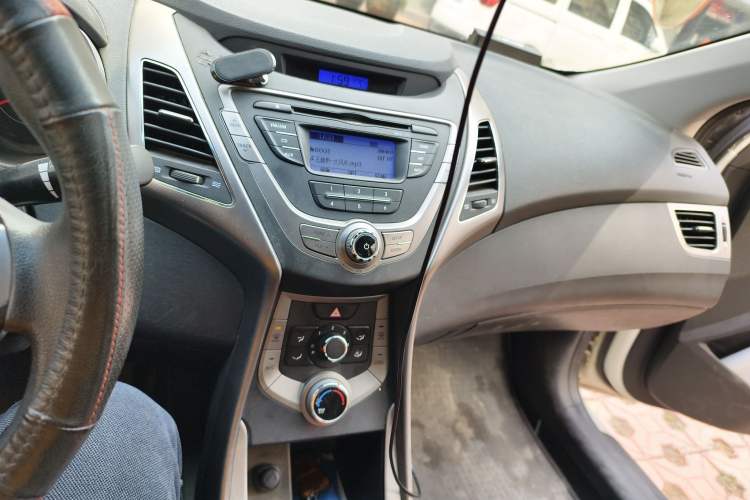 Used Hyundai Elantra (5th Generation / Langdong) 2012 1.6L Manual Fashion Edition