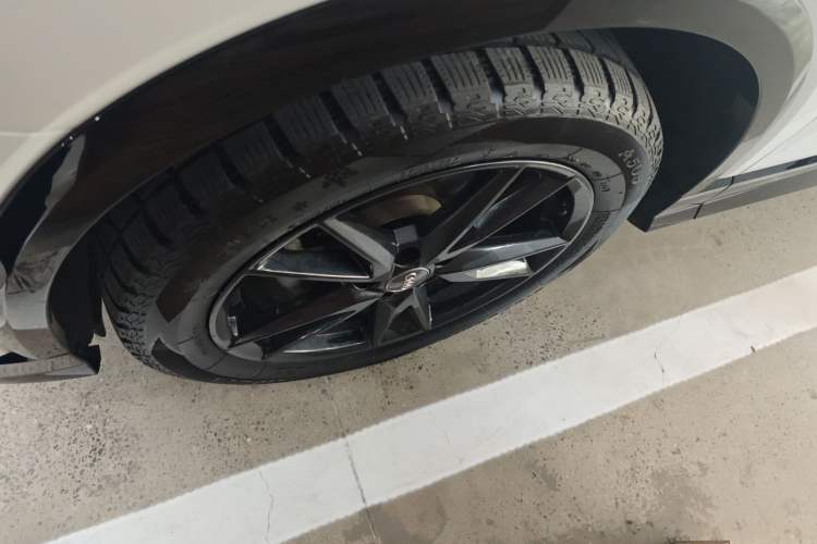 Used Audi Q2L 2021 35 TFSI Progressive Dynamic Edition Left Front Wheel Hub