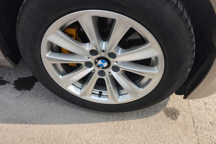 Used BMW 5 Series 2013 525Li Leading Model
