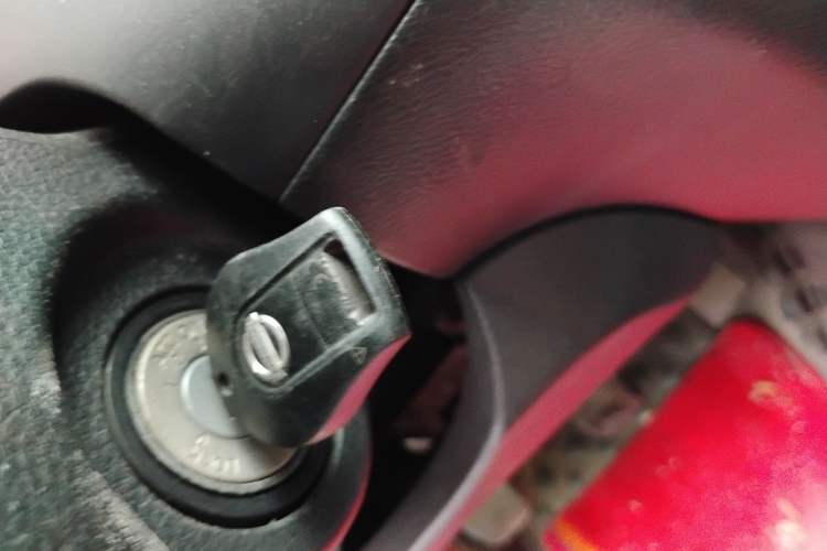 Used Nissan Navara 2017 2.5L Manual 4x4 Luxury Edition QR25 Vehicle Key