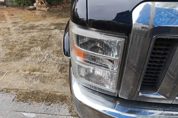 Used Ford E350 