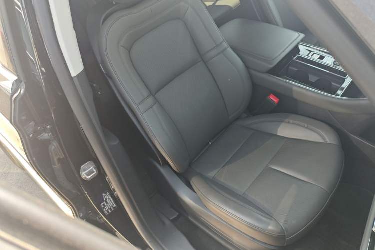 Used Lincoln Aviator 2024 3.0T V6 All-Wheel-Drive Elegance Edition Six Seats Right Front Seat