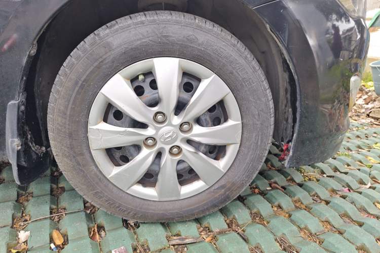 Used Hyundai Verna (older generation) 2014 1.4L Manual Smart GLS Trim
