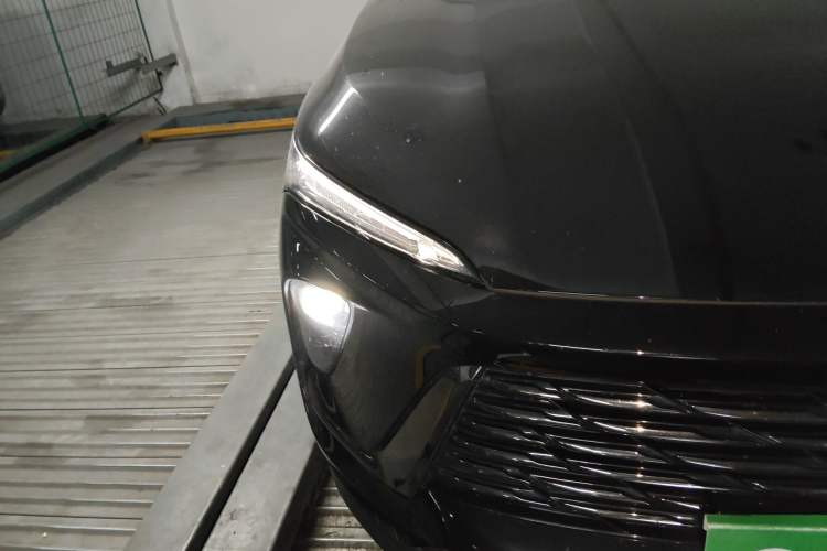 Used Buick Envision 2024 Encore Plus 28T AWD Luxury Edition Right Front Headlight