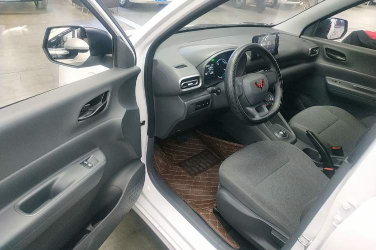 Used Wuling Hongguang New Energy 2024 All-Electric Model 300KM Standard Version
