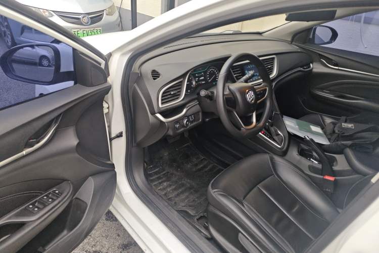 Used Buick GT 2015 15N Automatic Deluxe Edition Driver Seat