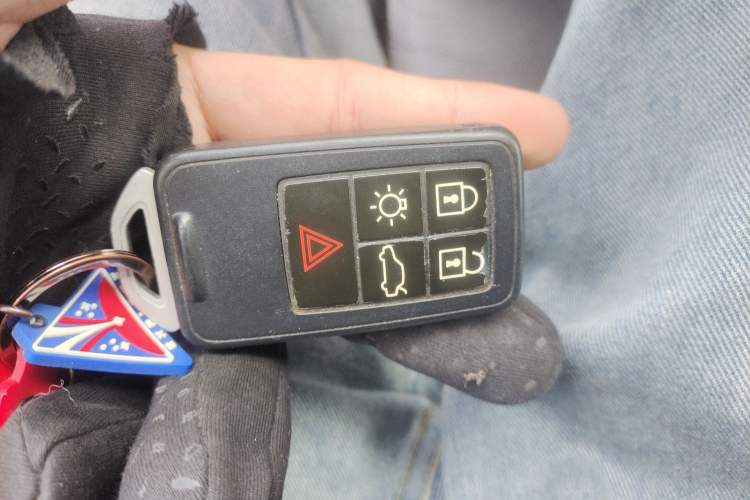 Used Volvo S60 2014 S60L 2.0T Zhiyuan Edition
