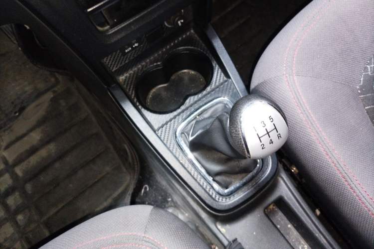 Used FAW Yingzhi G3 2016 1.5L Manual Comfort Edition Gear Lever