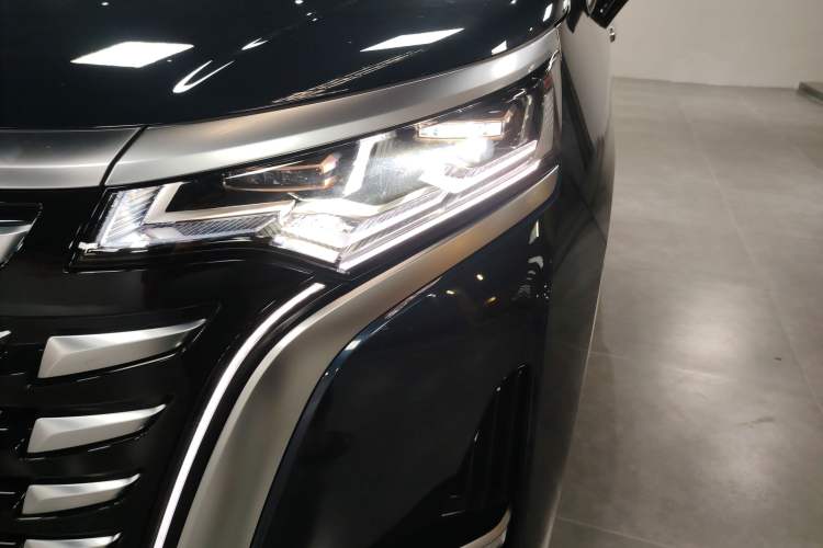 Used Denza D9 2022 DM-i 970 Four-Wheel Drive Flagship Model
