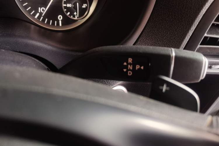 Used Mercedes-Benz Vito 2016 2.0T Elite Version 9-seater Gear Lever