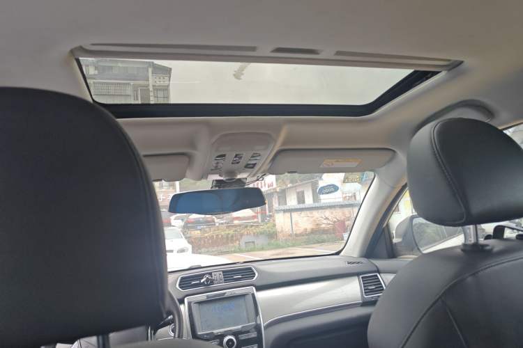 Used Haval H2 2017 Red-Label 1.5T Manual Two-Wheel-Drive Elite Model Headliner