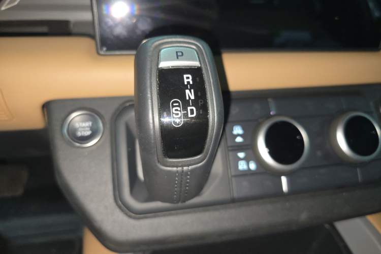 Used Land Rover Defender 2025 110 3.0T P400 – Dynamic HSE