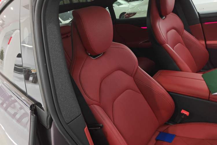 Used Xiaomi Auto SU7 2024 Rear-Drive Long-Range Intelligent Driving Version Right Front Seat