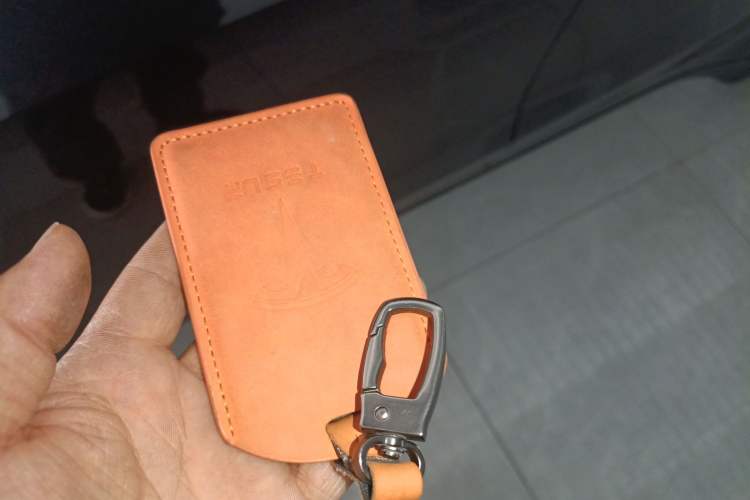 Used Tesla Model Y 2025 Rear-Wheel Drive First Edition Vehicle Key