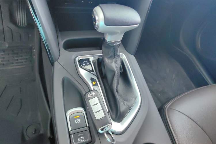 Used GAC Trumpchi GS4 2017 235T Automatic Two-Wheel Drive Luxury Smart Connectivity Version Gear Lever