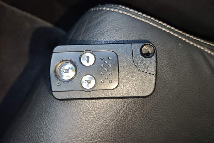 Used Honda Civic 2014 1.8L automatic luxury edition Vehicle Key