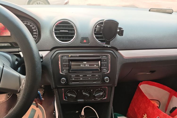 Used Volkswagen Jetta 2015 Zhuihui Edition 1.6L Manual Comfort Model Audio And AC Panel