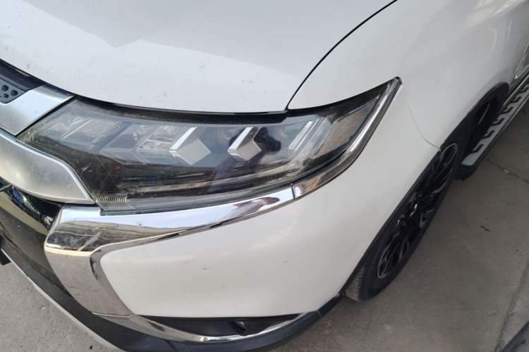 Used Mitsubishi Outlander 2019 2.4L 4x4 Zhi Xiang Edition 7 Seats China V Emission Standard
