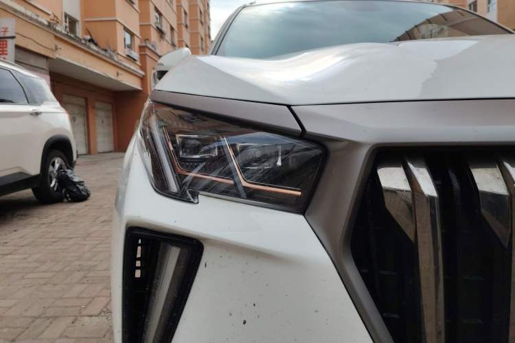 Used GAC Trumpchi GS4 PLUS 2022 270T Automatic Starry Edition Right Front Headlight