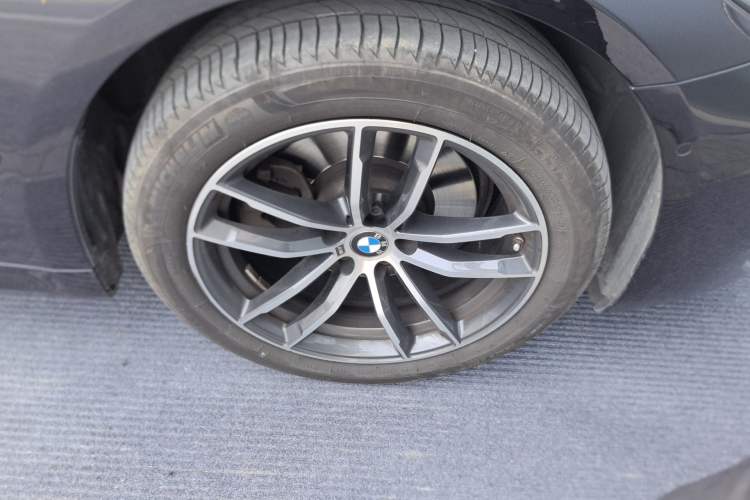 Used BMW 5 Series 2022 Second Facelift 525Li M Sport Package Right Front Wheel Hub