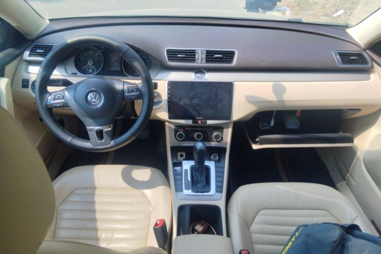 Used Volkswagen Magotan 2012 Revised Version 1.8TSI Leading Edition Center Console