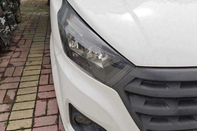 Used Jinbei Gold Hiace 2021 1.5L Passenger Vehicle Travel Lion 5-Seater Right Front Headlight