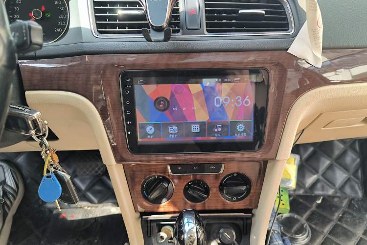 Used Volkswagen Lavida 2013 Restyled Classic 1.6L Automatic Comfort Edition Audio And AC Panel