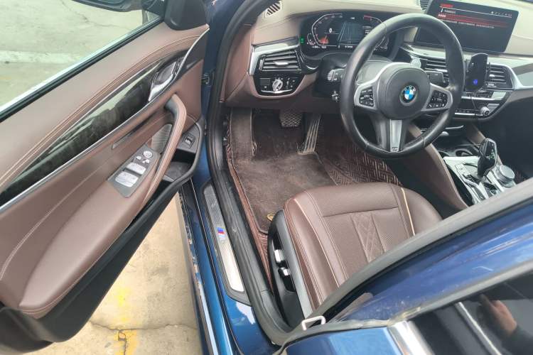 Used BMW 5 Series 2021 525Li M Sport Package Driver Seat