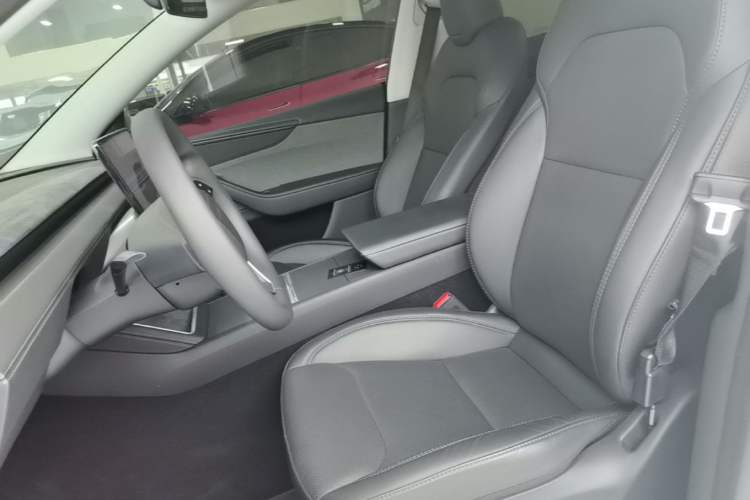 Used Tesla Model Y 2025 Rear-Wheel Drive First Edition Left Front Seat