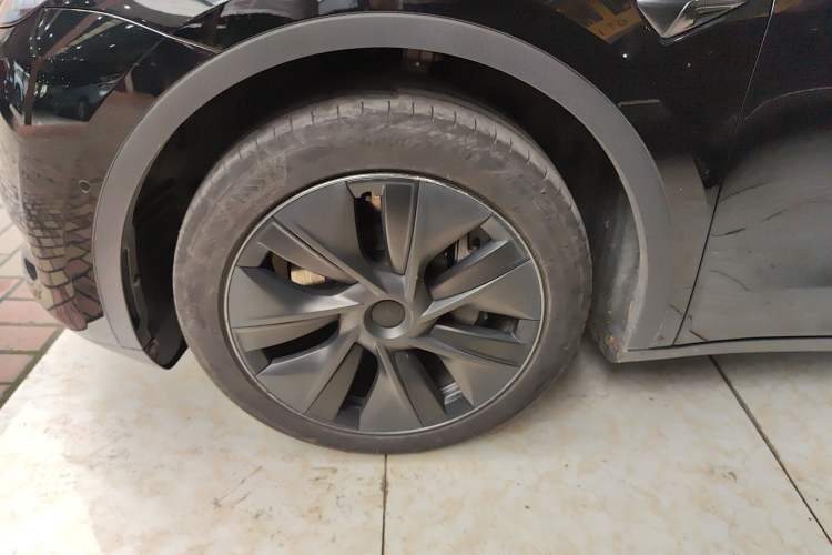 Used Tesla Model Y 2023 Rear-Wheel-Drive Version Left Front Wheel Hub